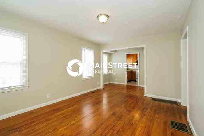 4568 Young Ave - Photo 4 of 16