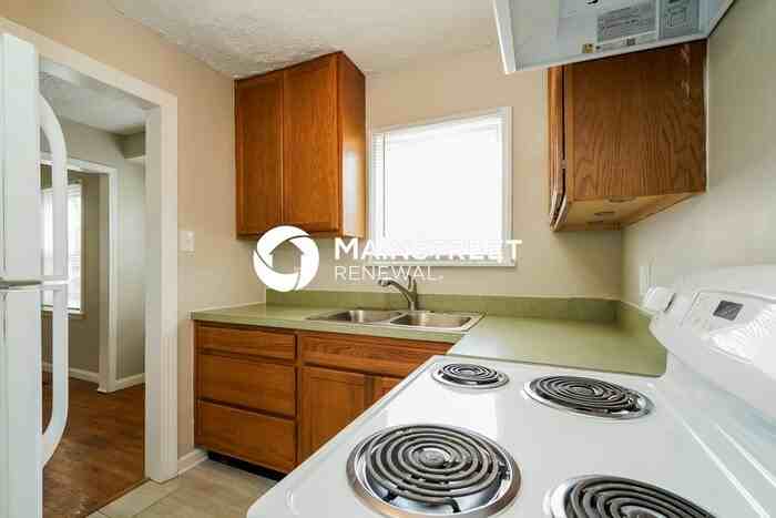 4568 Young Ave - Photo 6 of 16