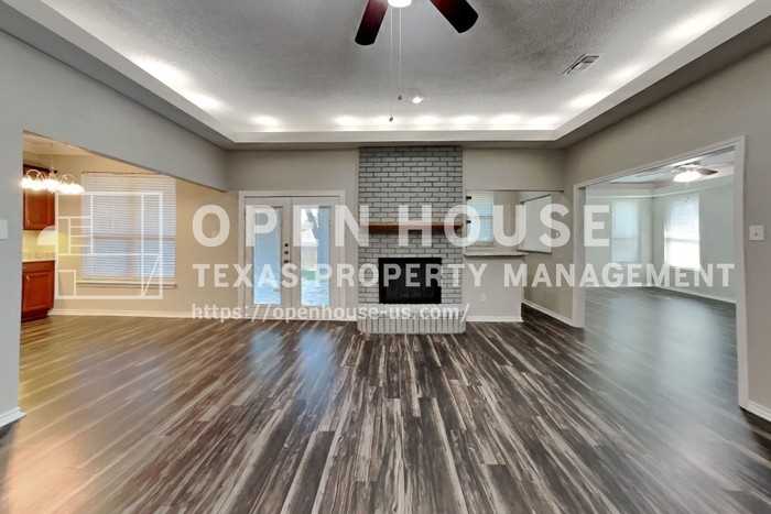 10101 Stoneleigh Dr - Photo 5 of 21