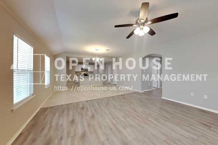 244 Cyrus St - Photo 4 of 23