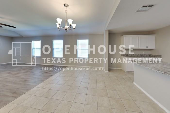 244 Cyrus St - Photo 7 of 23