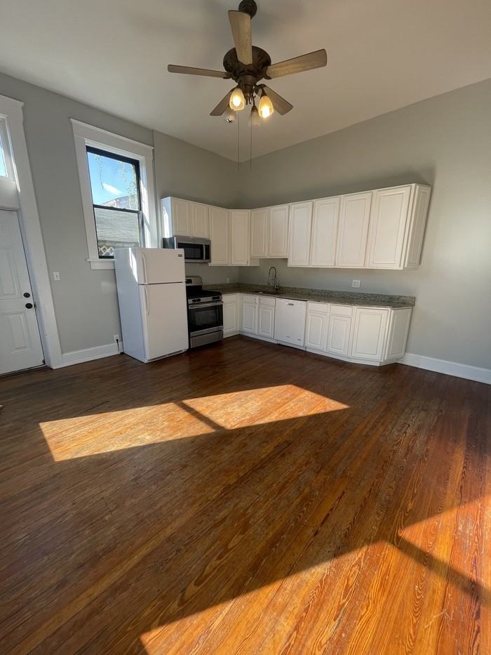 910 Washington Ave #1 - Photo 3 of 9