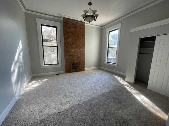 910 Washington Ave #1 - Photo 6 of 9