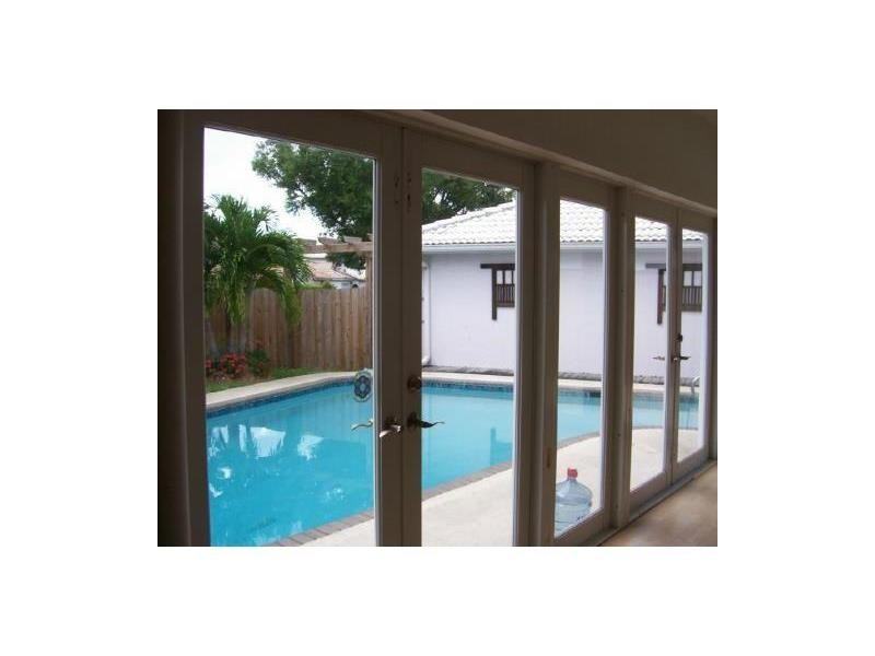 6223 Plymouth Ln - Photo 2 of 8