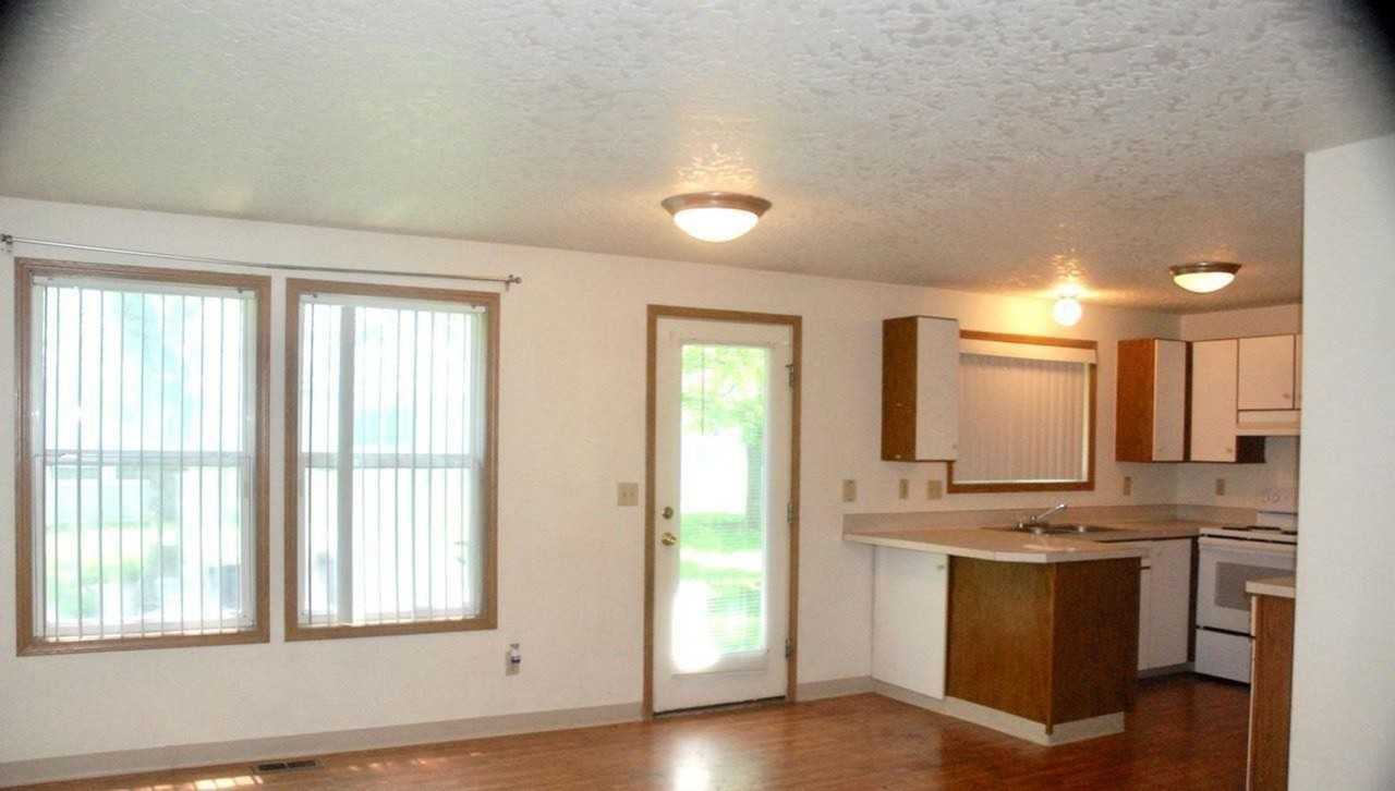 403 - Comstock - Photo 2 of 12