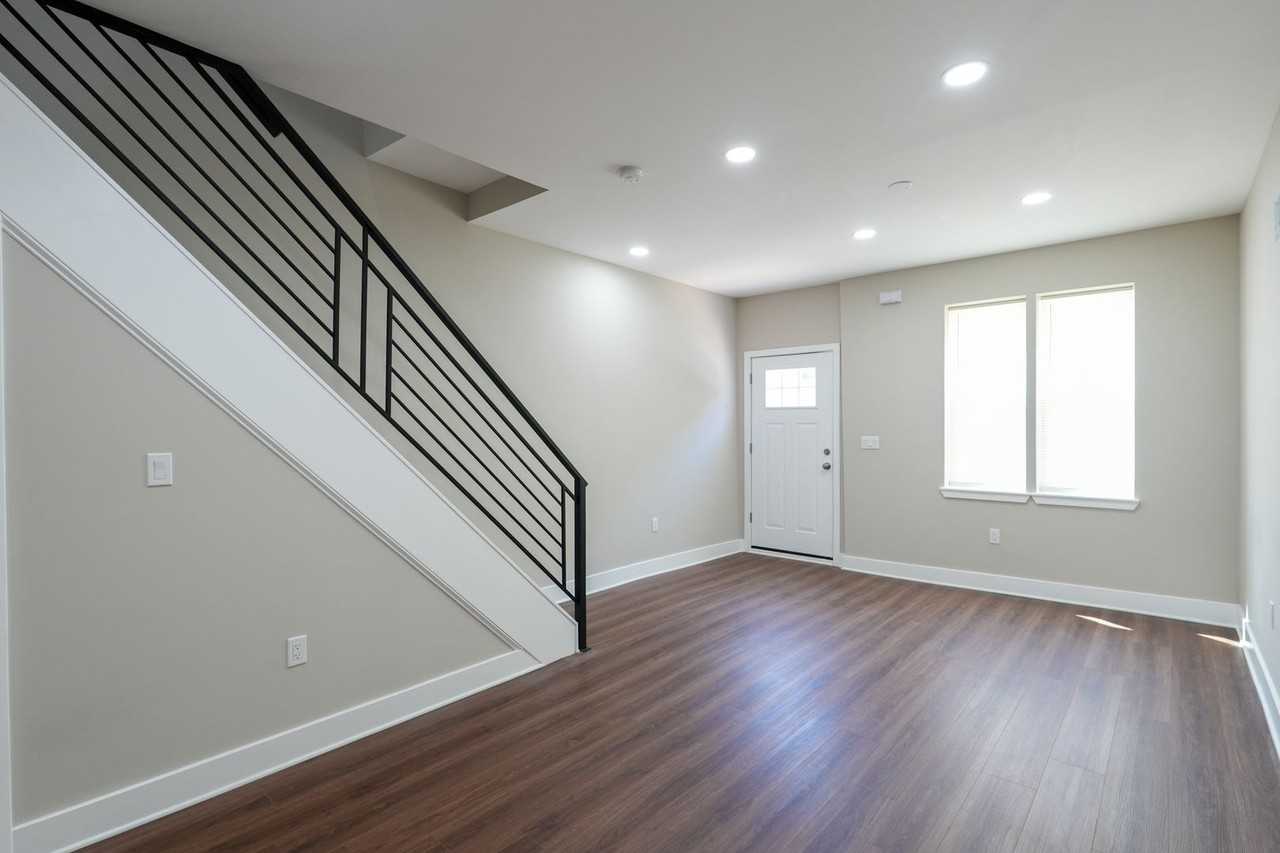 1709 Moore St - Photo 4 of 27