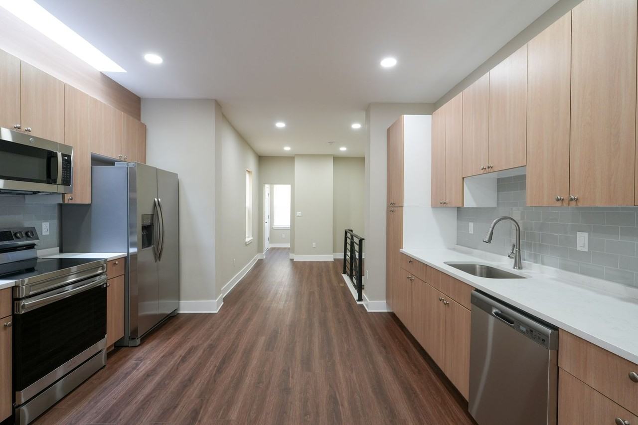 1709 Moore St - Photo 5 of 27