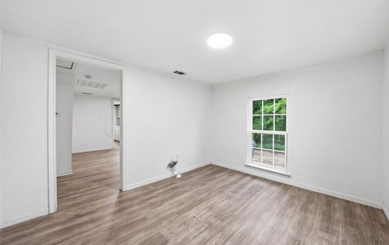 1827 Wood Ave - Photo 2 of 12