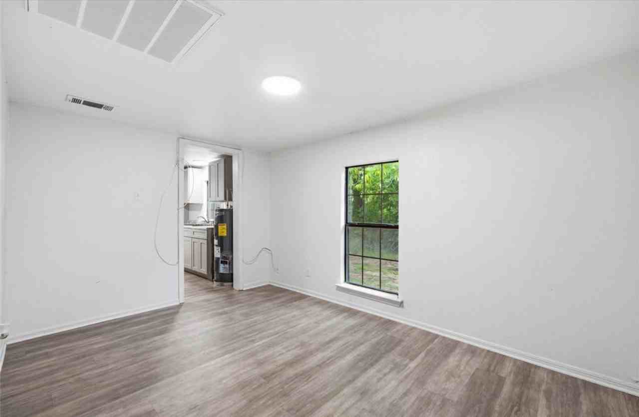1827 Wood Ave - Photo 4 of 12