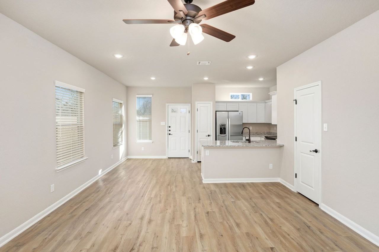 835 Soria Pl #102 - Photo 3 of 29