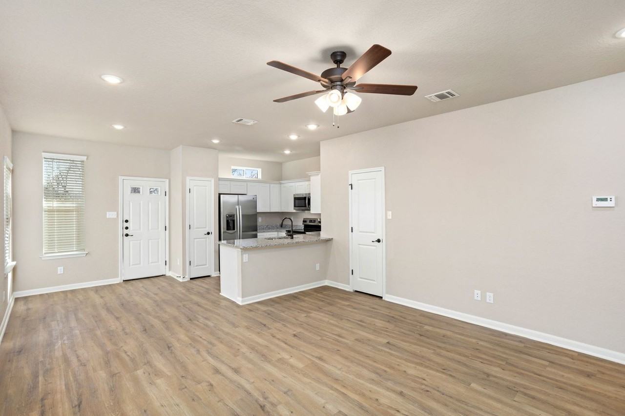 835 Soria Pl #102 - Photo 4 of 29