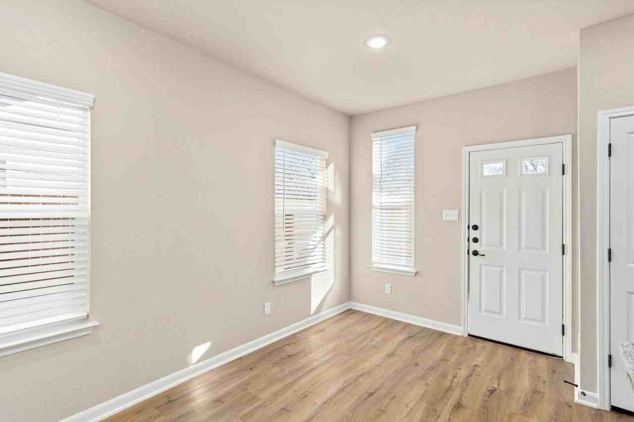 835 Soria Pl #102 - Photo 7 of 29