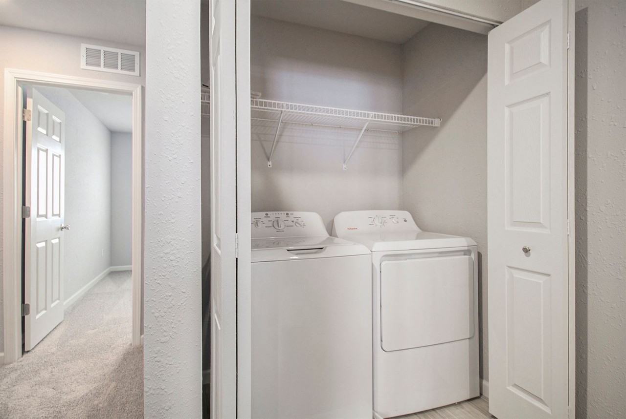 1221 Baker St - Photo 7 of 26