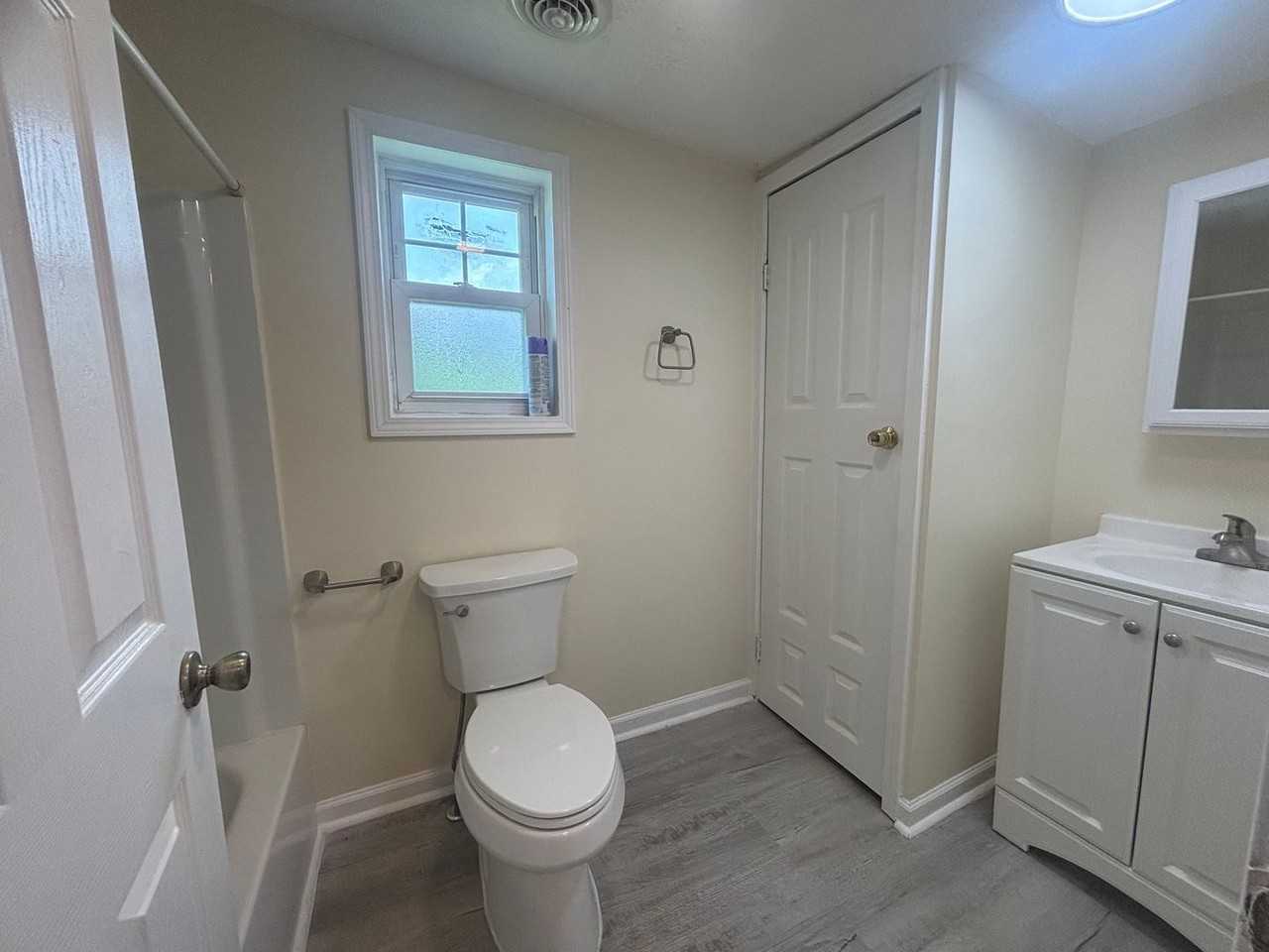 1105 Commerce St - Photo 7 of 9