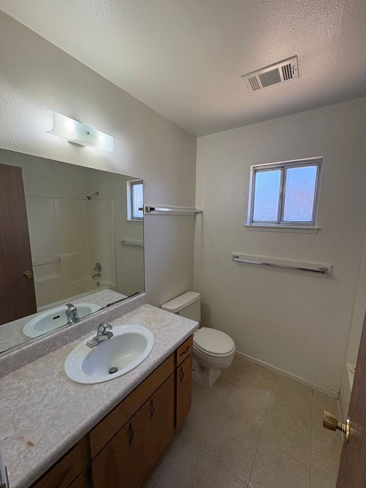 1543 N Willis St - Photo 4 of 29