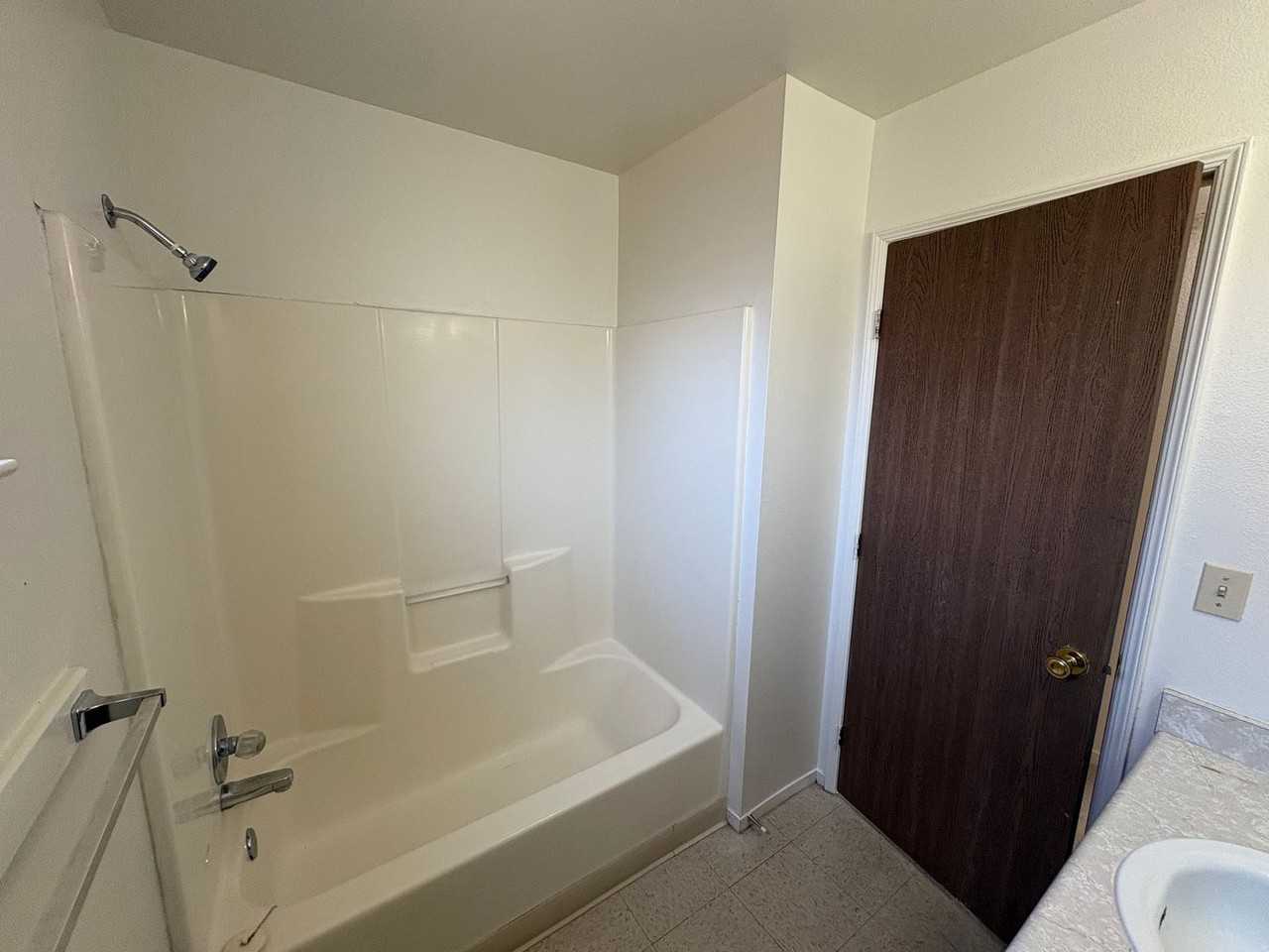 1543 N Willis St - Photo 5 of 29