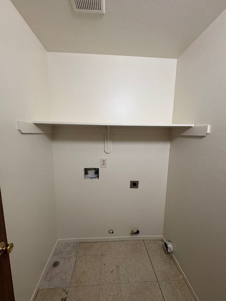1543 N Willis St - Photo 6 of 29
