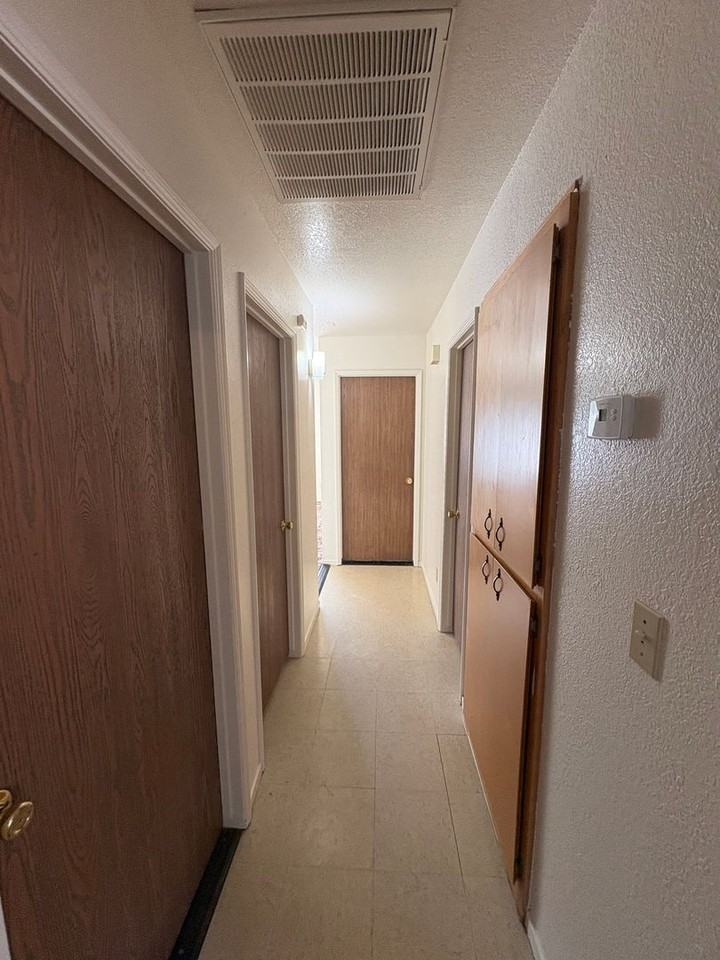 1543 N Willis St - Photo 7 of 29