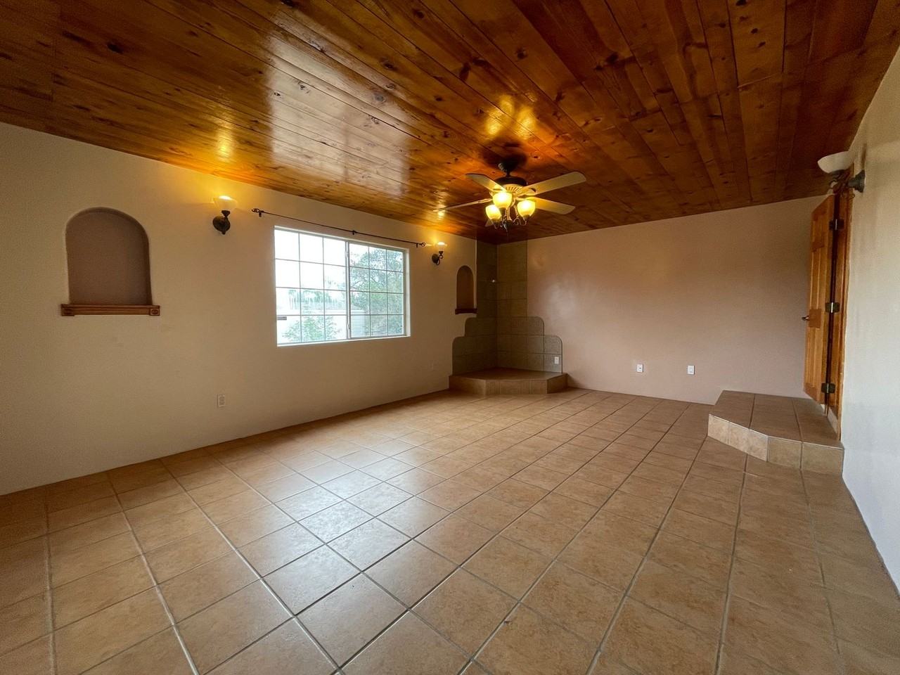 212 S El Rancho Rd