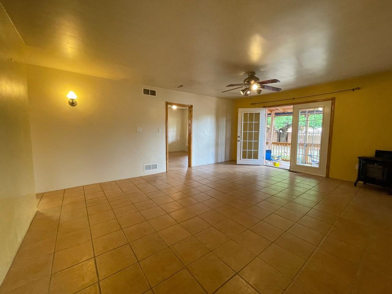 212 S El Rancho Rd - Photo 3 of 15