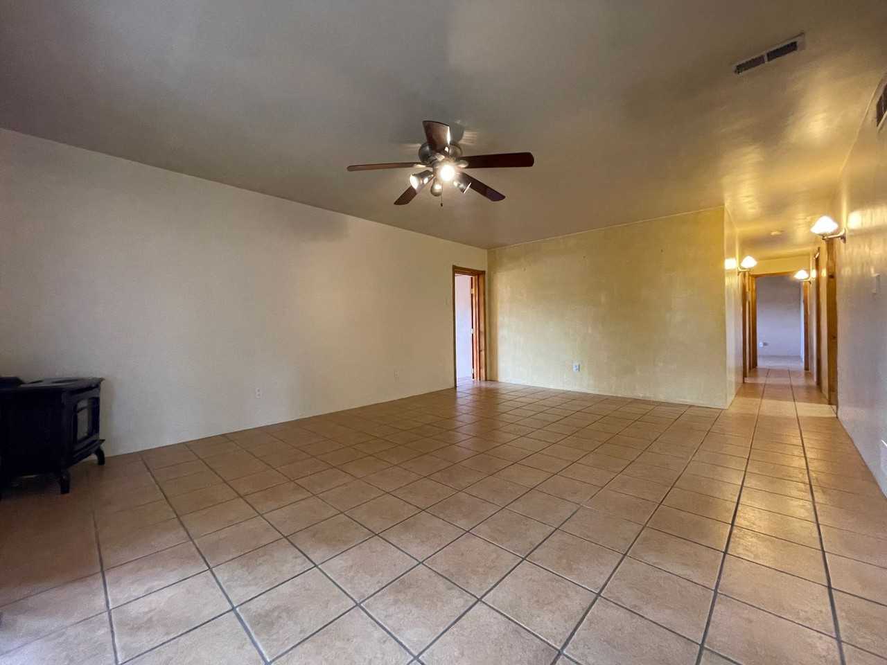 212 S El Rancho Rd - Photo 5 of 15
