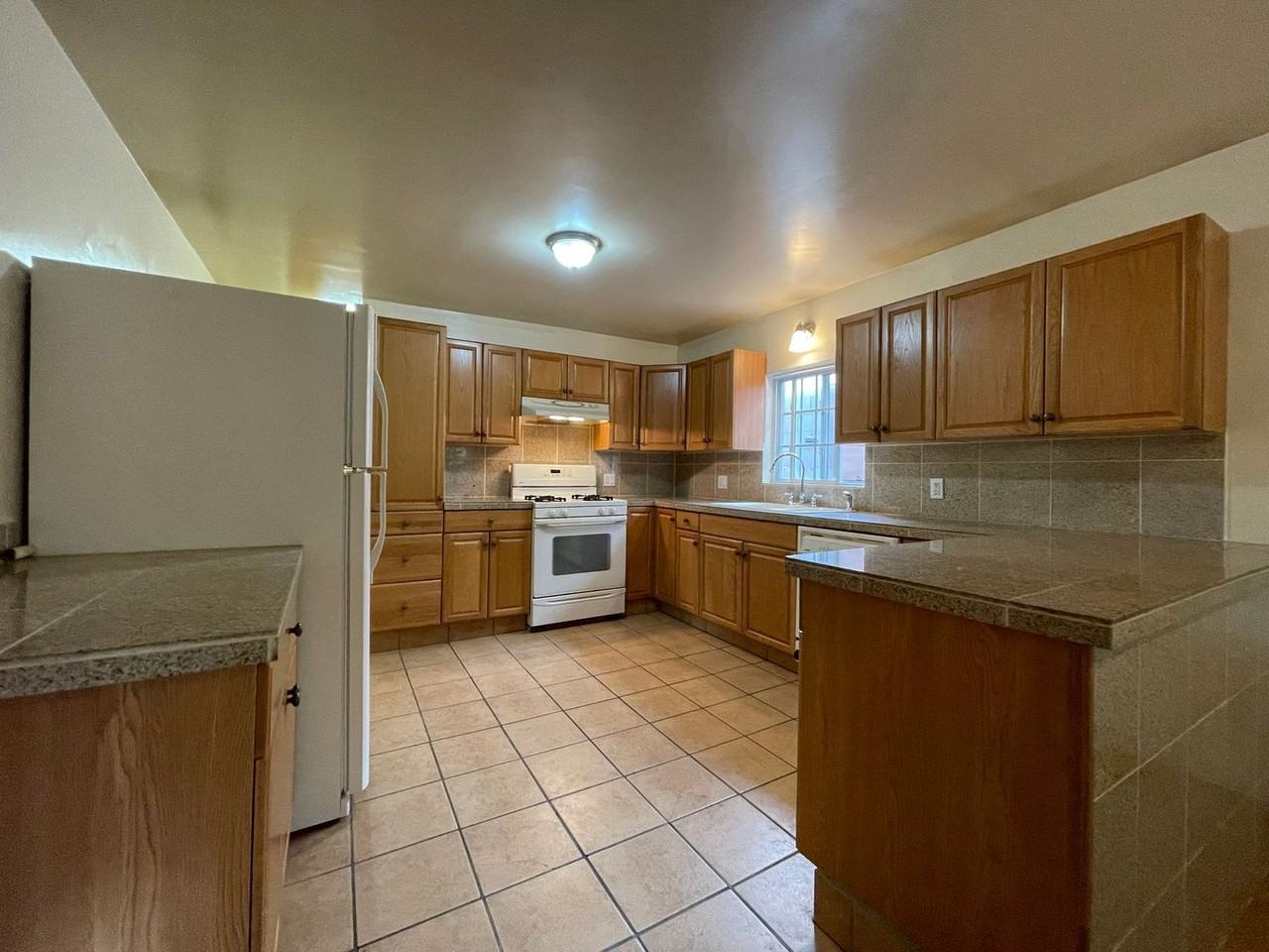212 S El Rancho Rd - Photo 6 of 15