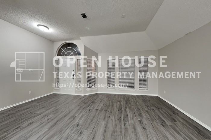 6704 Catalpa Trl - Photo 5 of 20