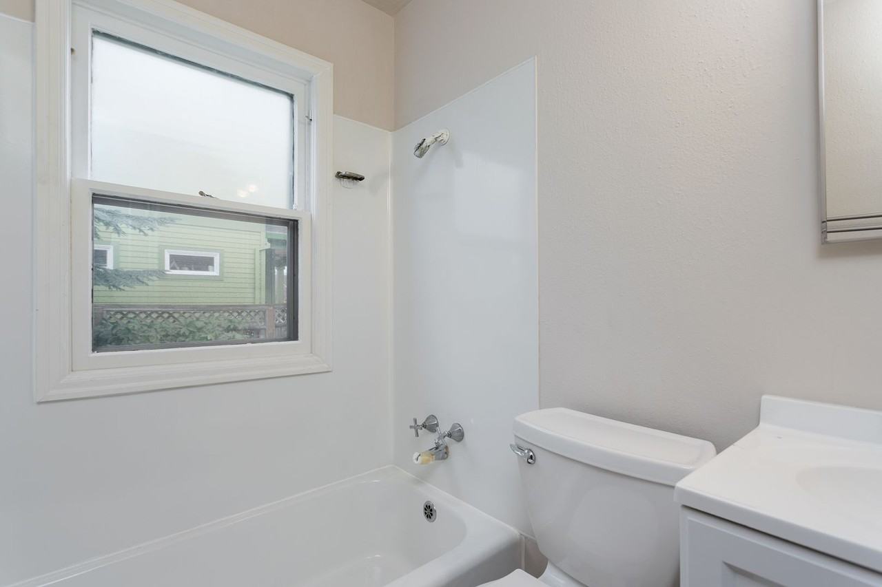 2535 Ne Prescott St - Photo 5 of 11