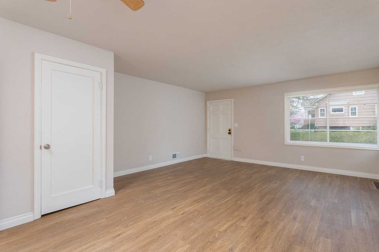 2535 Ne Prescott St - Photo 6 of 11