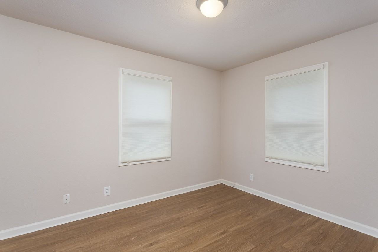 2535 Ne Prescott St - Photo 7 of 11