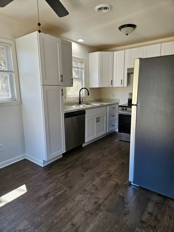 201 9th Ave Nw - Photo 3 of 21