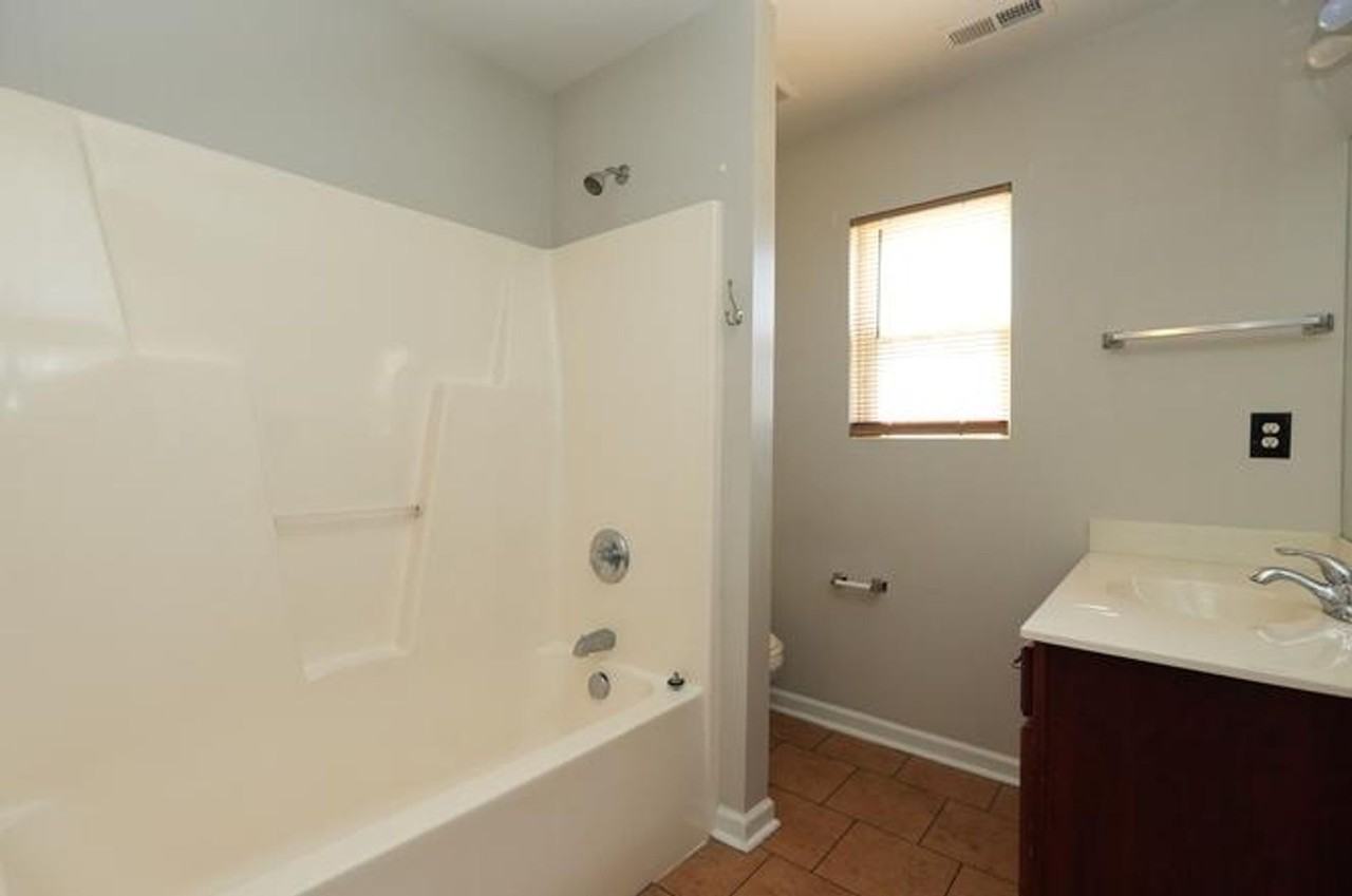 18007 Lynn Ln - Photo 4 of 9