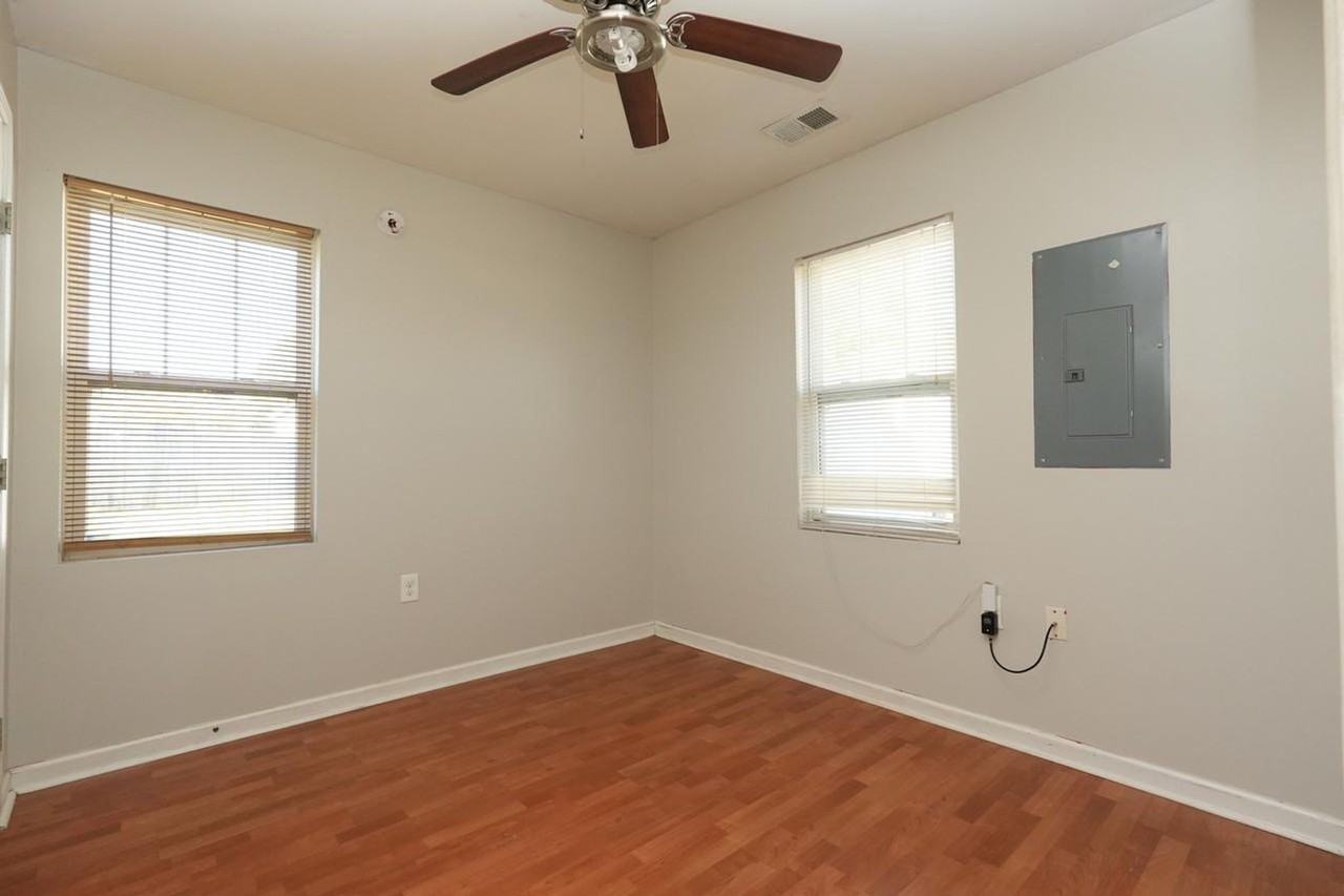 18007 Lynn Ln - Photo 5 of 9