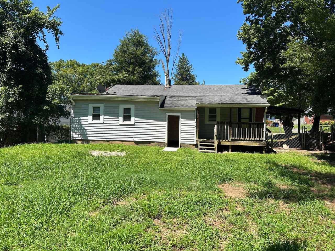 2119 Elbon Dr - Photo 3 of 12