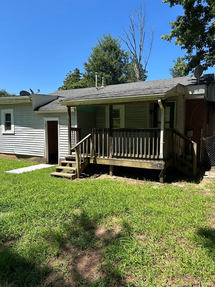 2119 Elbon Dr - Photo 4 of 12