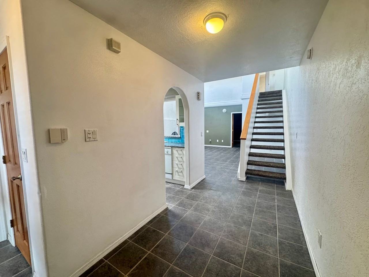870 Southeast Cir Nw - Photo 2 of 11