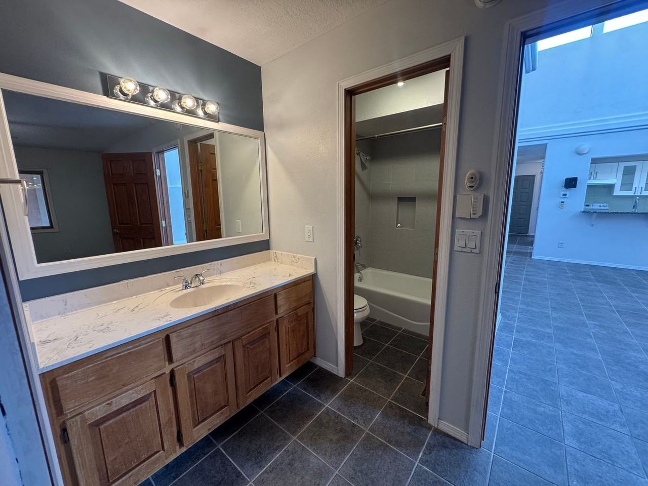 870 Southeast Cir Nw - Photo 4 of 11