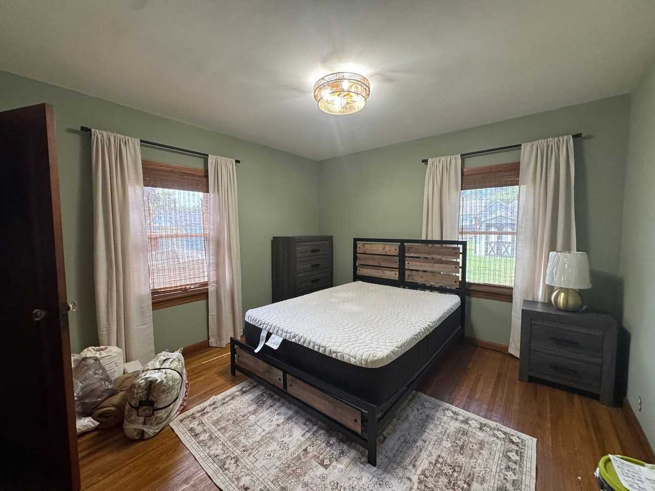 1620 Olive St - Photo 4 of 11