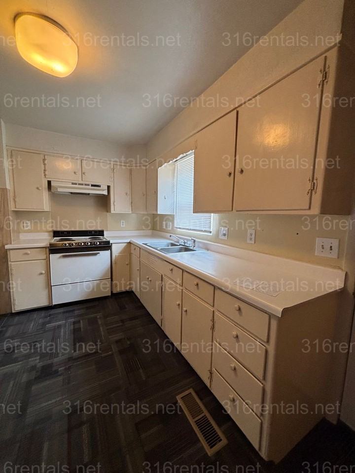 210 Ohio St - Photo 2 of 11
