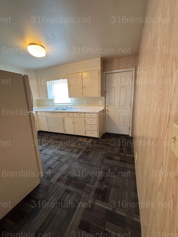 210 Ohio St - Photo 4 of 11