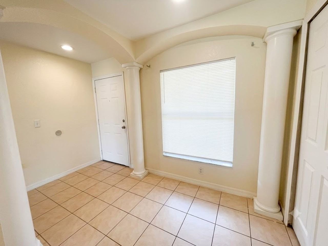 2607 Emerald Lake Ct - Photo 2 of 16