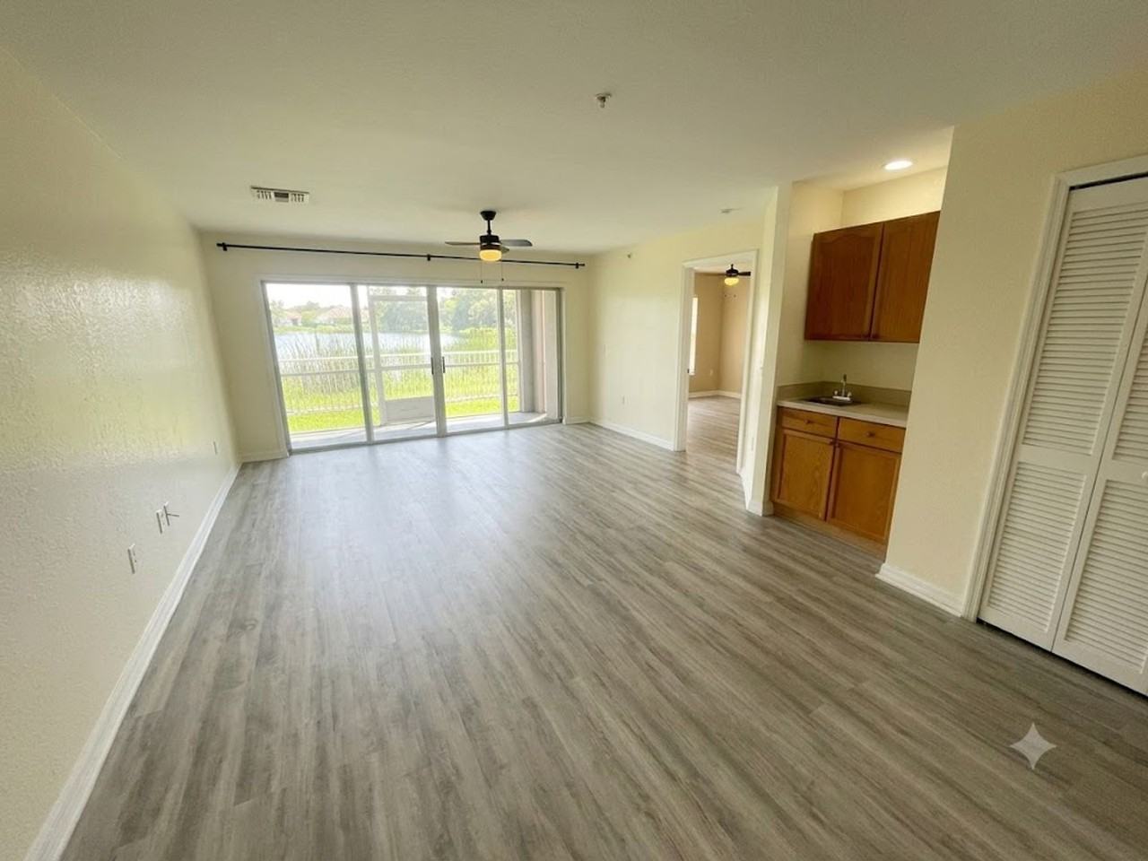 2607 Emerald Lake Ct - Photo 5 of 16