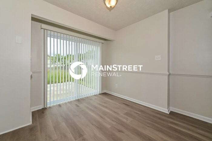 8231 Oak Terrace Ln - Photo 4 of 18