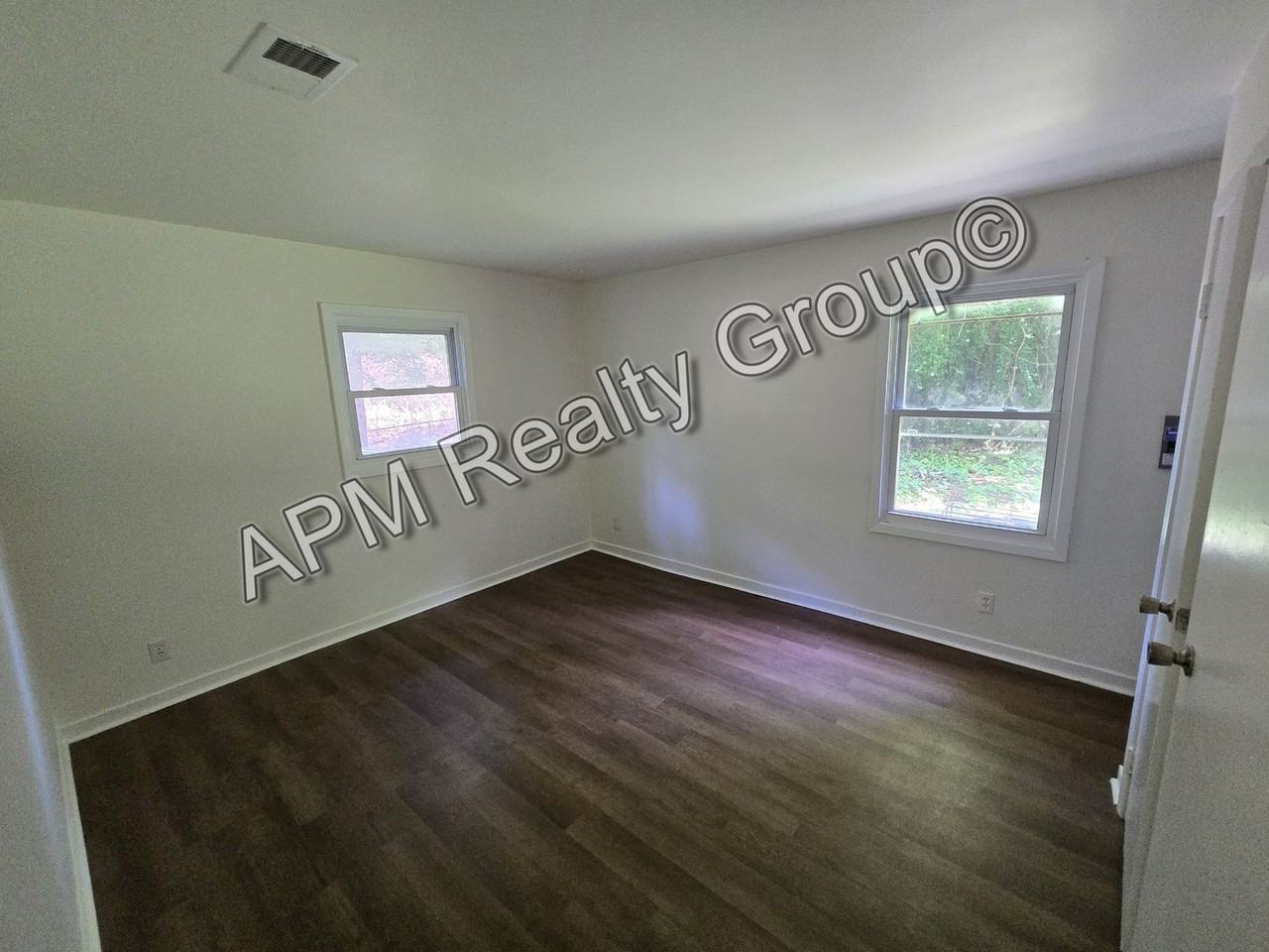 27 Bethune Ct - Photo 4 of 15