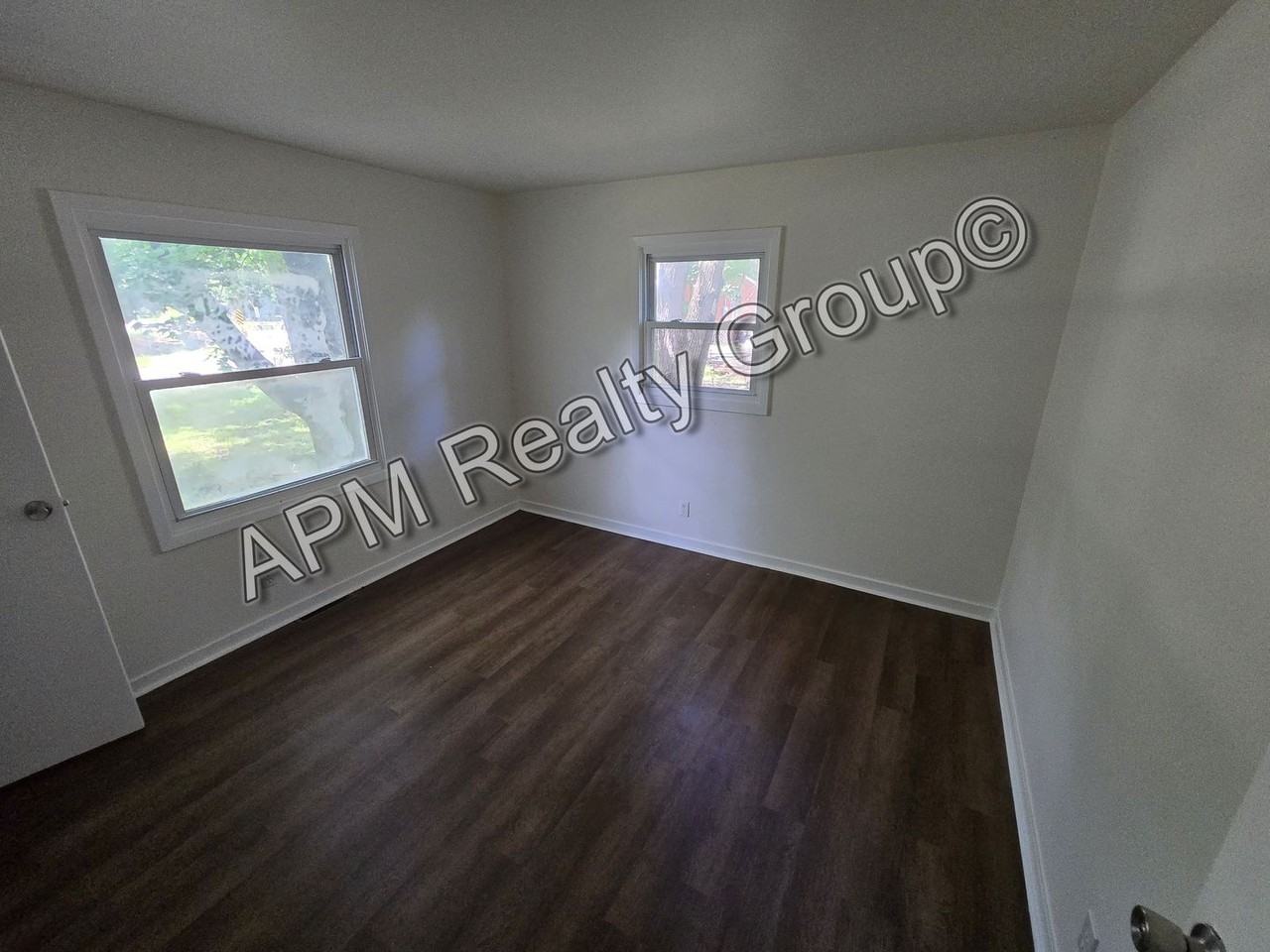 27 Bethune Ct - Photo 6 of 15