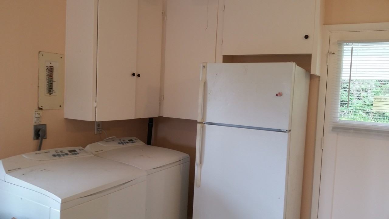 3323 Tarabochia St - Photo 4 of 28