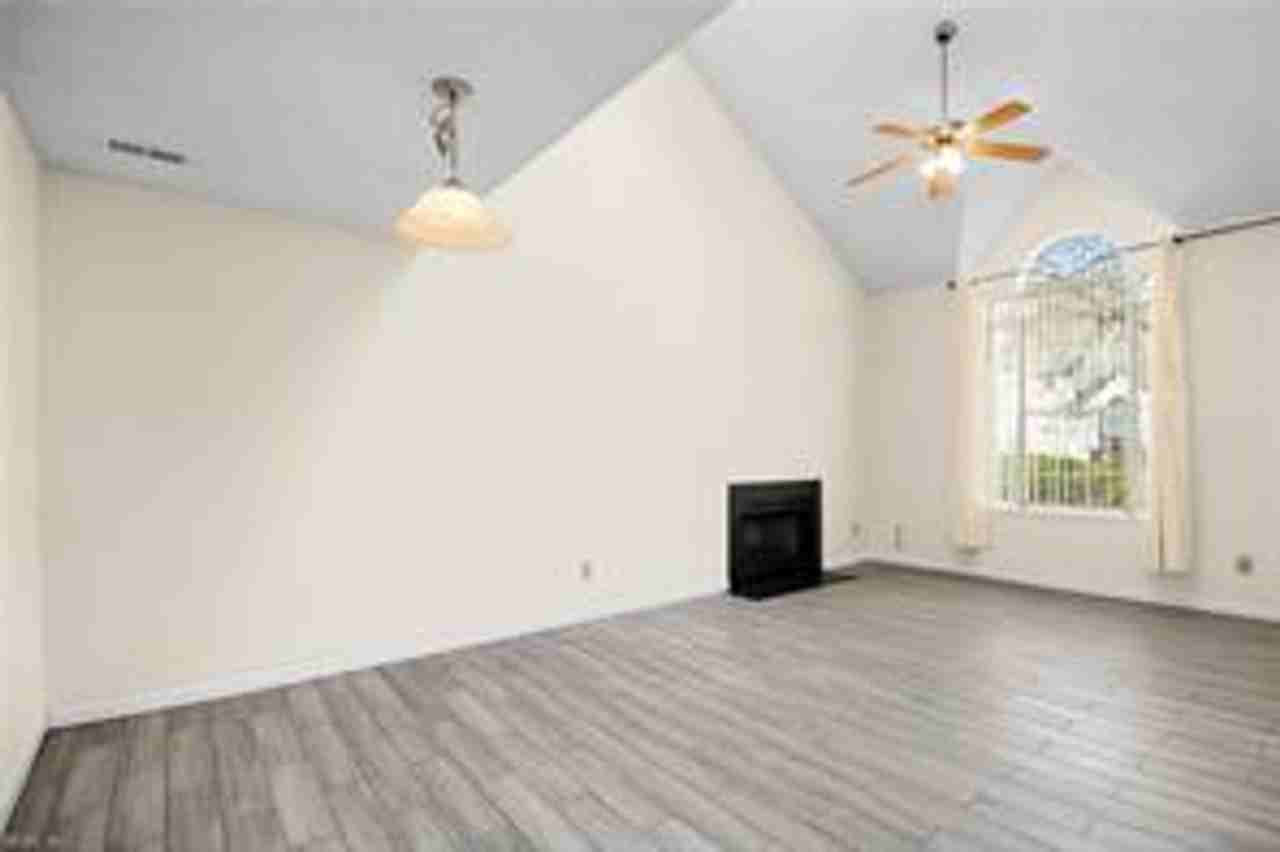 355 Lees Mill Dr - Photo 3 of 15