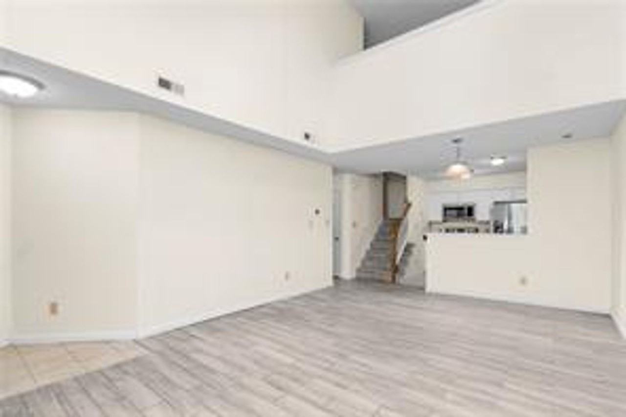 355 Lees Mill Dr - Photo 5 of 15