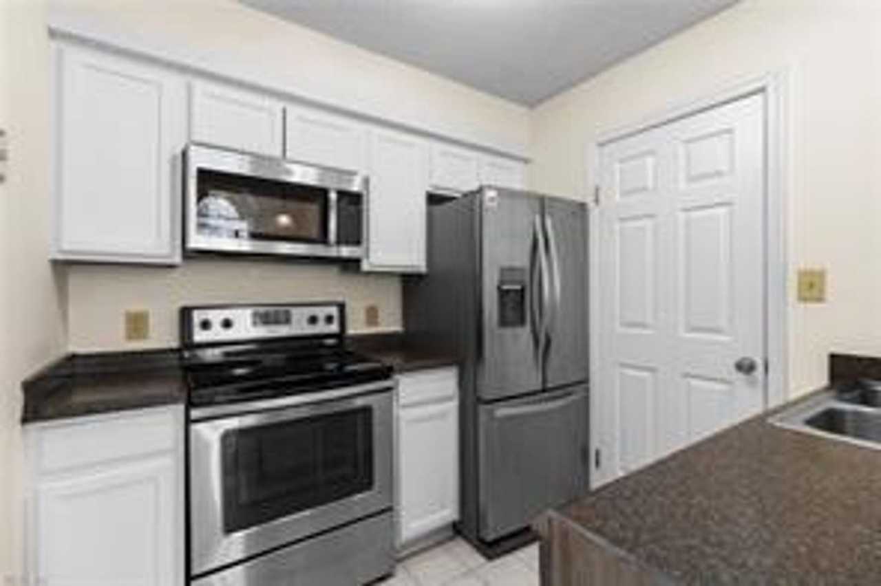 355 Lees Mill Dr - Photo 6 of 15