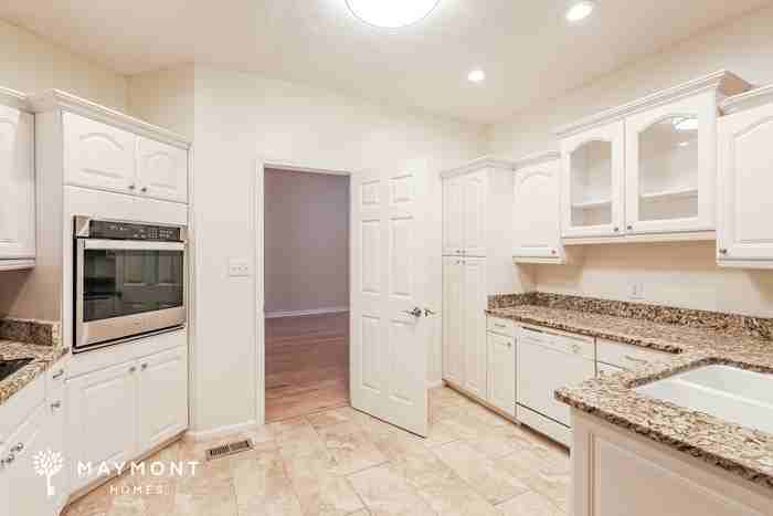 113 King Richard Dr - Photo 7 of 14